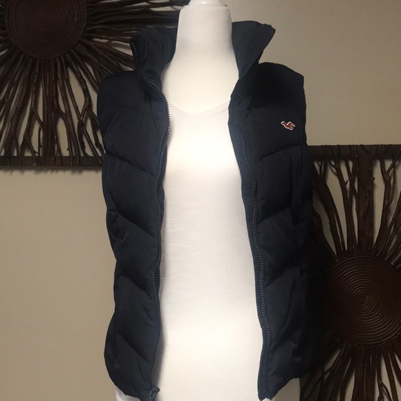 Navy Blue Lightweight Hollister Vest. - Picture 1 of 3
